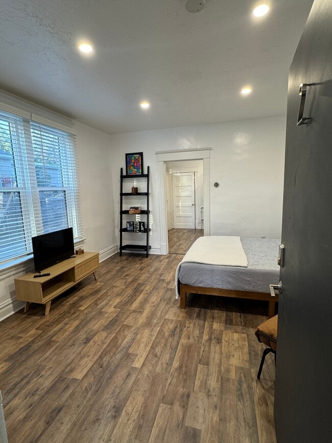 Photo - 182 N St Unit 2
