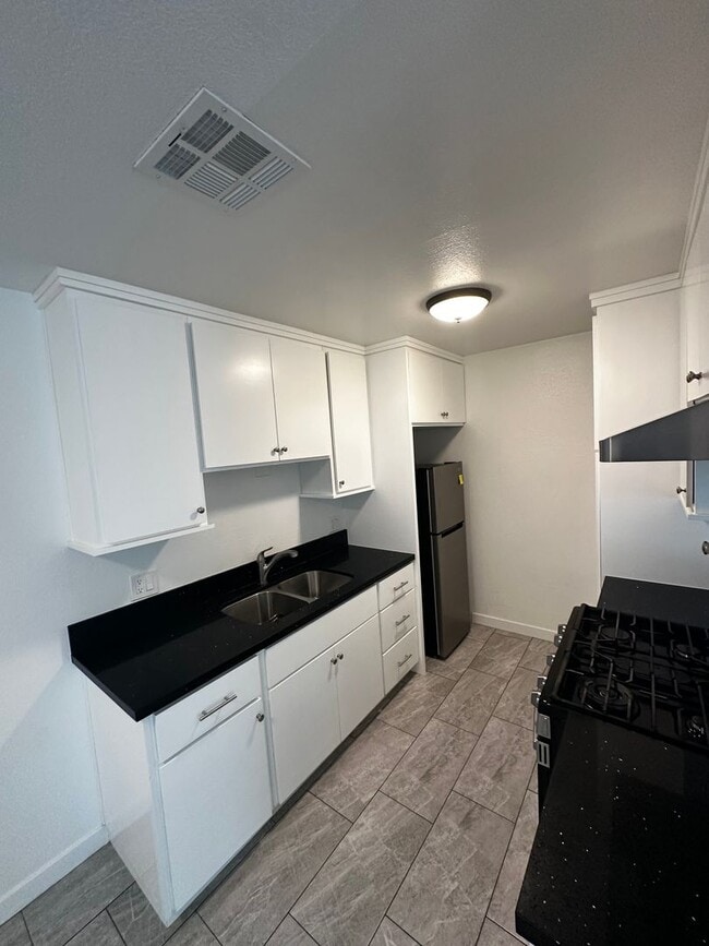 301 N Tustin Ave Unit C