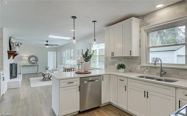 Photo - 1145 Twin Oak Dr