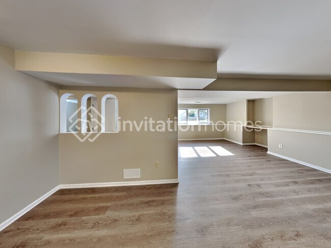 Photo - 2353 Dahl Ave E