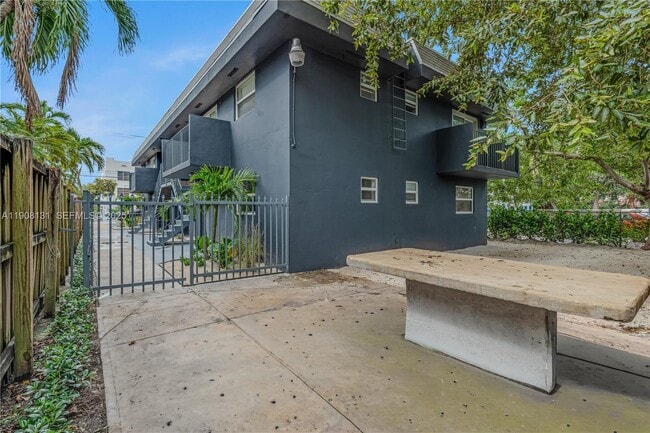 Photo - 421 SW 9th St Unidad 3