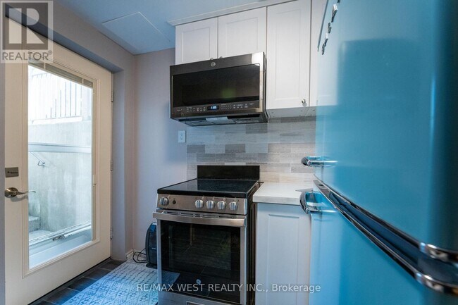 Photo - 180 Holborne Ave