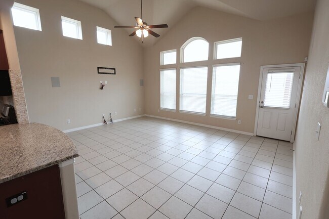 Photo - 4 Bedroom House in Round Rock