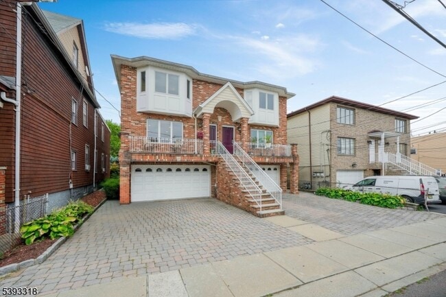 Photo - 284 John St Unit 1R
