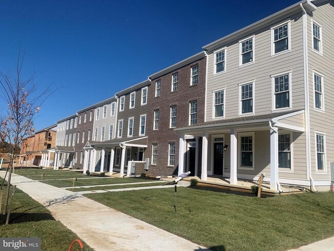 Building Photo - 840 Mapleton Ave