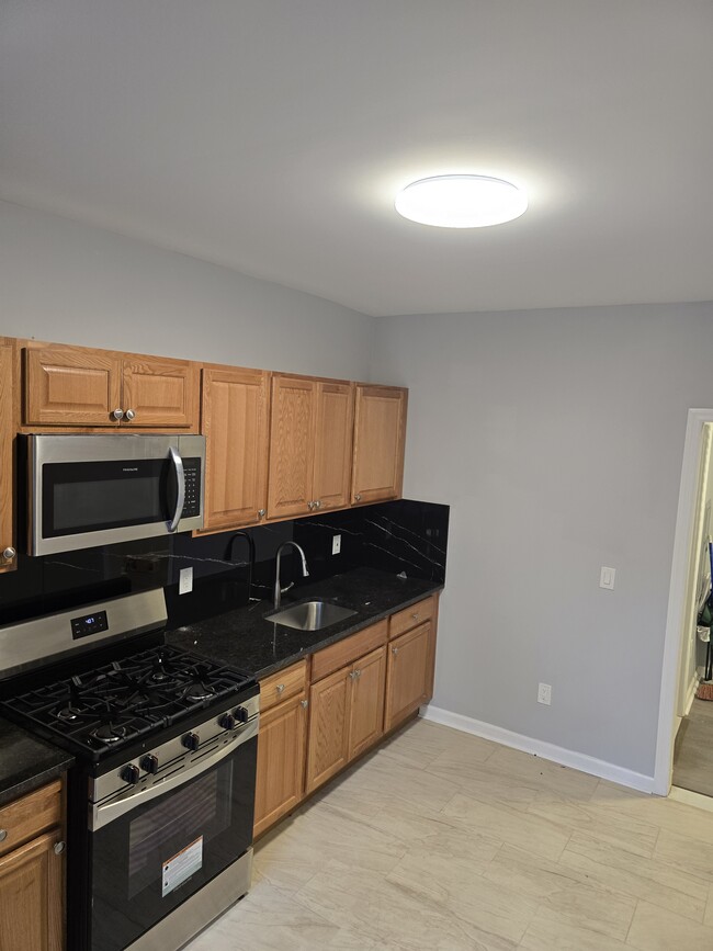 Photo - 134 Winfield Ave Apartments