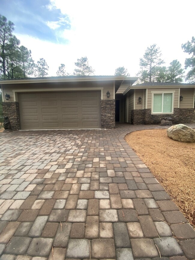 Photo - 826 Hemlock Ave