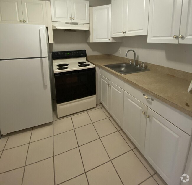 Building Photo - 152 Camden G Rental