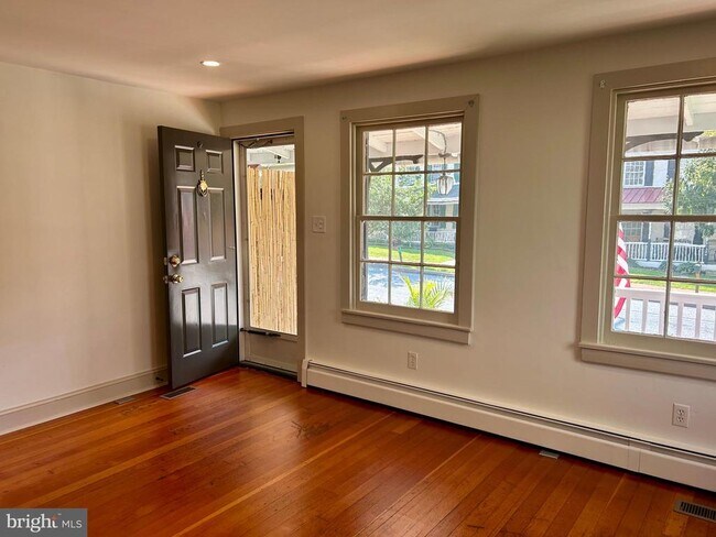 Photo - 1327 W Strasburg Rd