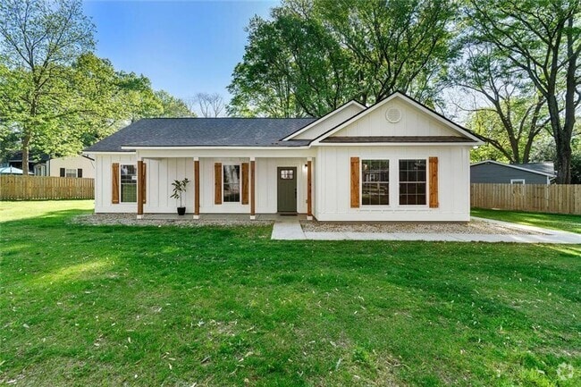 Building Photo - 1921 Hazelwood Dr SE Rental