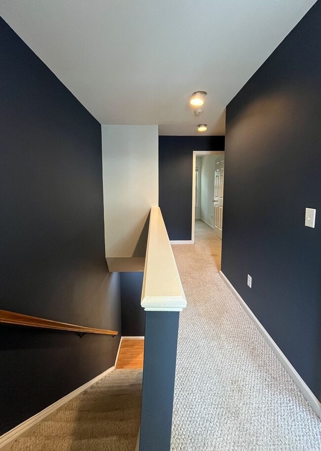 Photo - 3BD/2.5BA Townhouse - Hydraulic Rd.