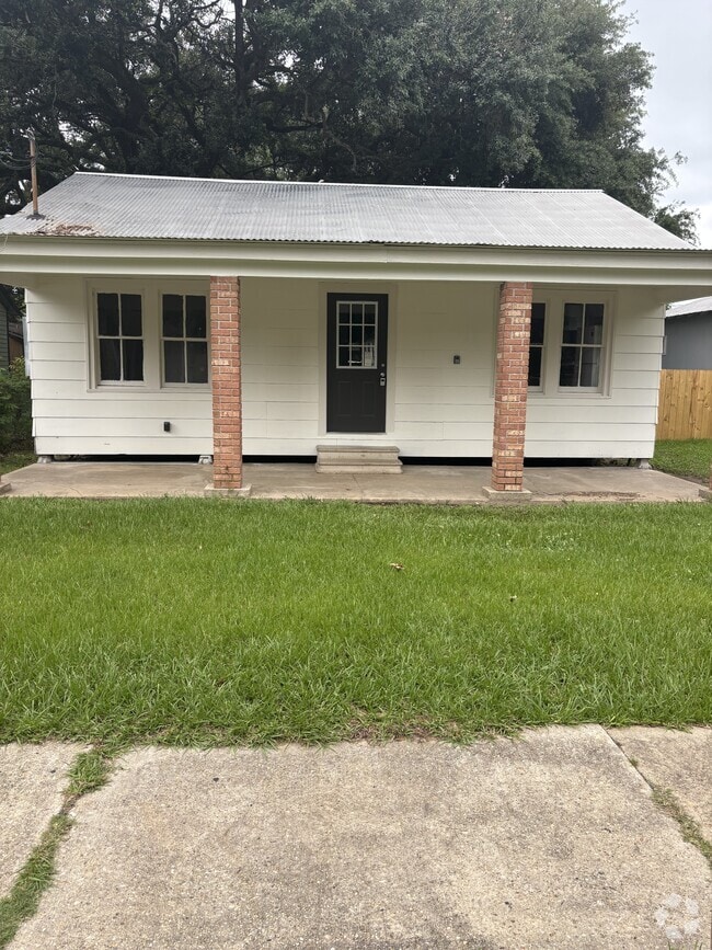 Building Photo - 446 Carver St Rental