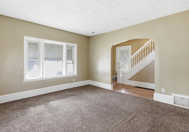 Photo - 691 Lafollette St