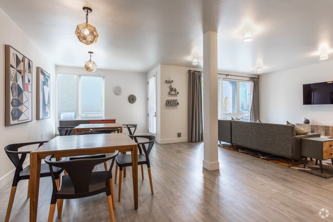 Community Room - Hollis Oak