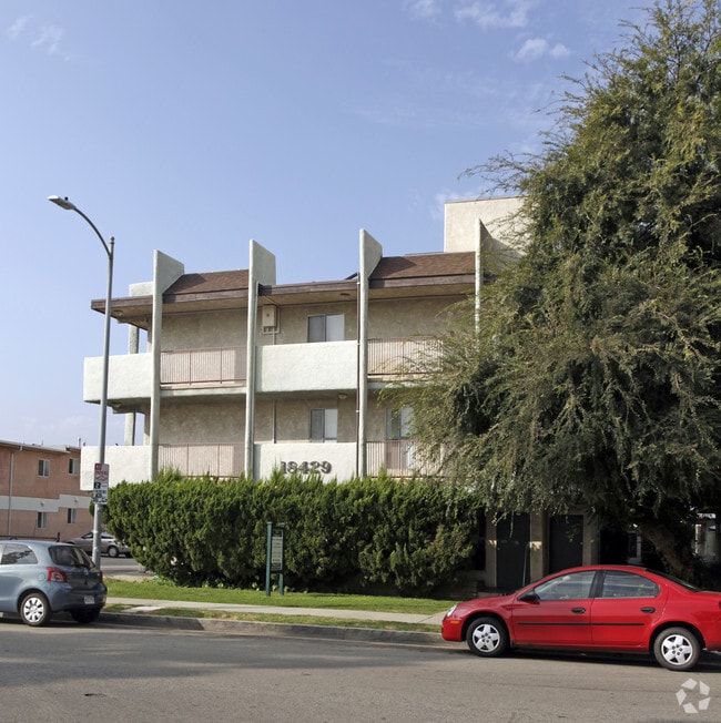 37 unit building close to CSUN!
