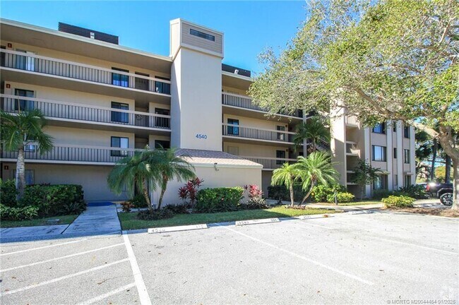 Building Photo - 4540 NE Sandpebble Trce Unit 105 Rental