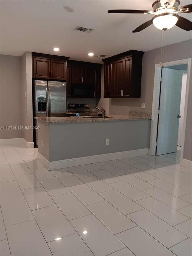 Photo - 6040 Shaker Wood Cir Unidad 208