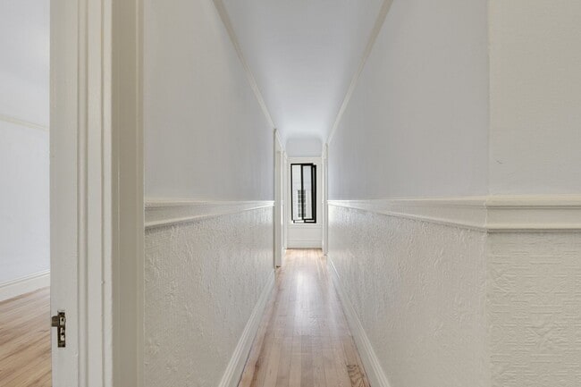 Photo - Large, pet friendly 2BR with hardwood floors and laundry in unit Unit 389 Elizabeth Street
