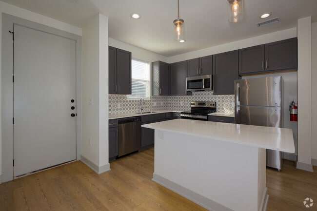 1BR, 1BA - 625SF - Dining Room