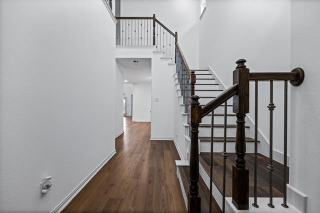 Photo - 1444 Kit King Dr