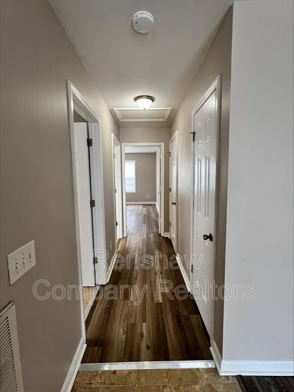 Photo - 121 Cloverdale St