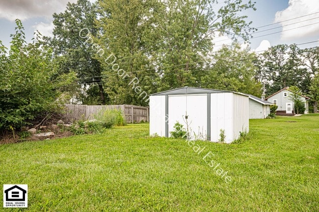 1418 Sunshine Ave
