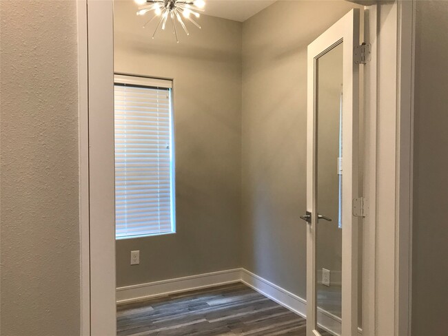 Photo - 1111 Edwards St