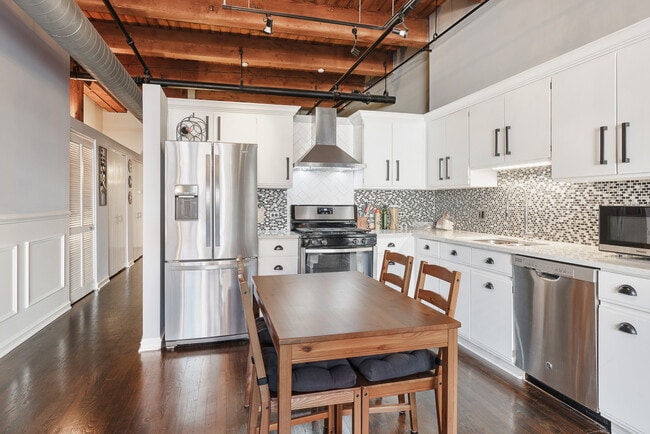 Photo - 1250 W Van Buren St Unidad #207