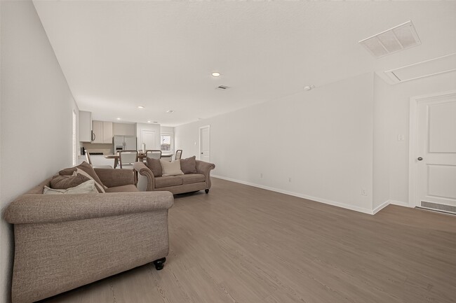 Building Photo - 31338 Black Cherry Holw Dr