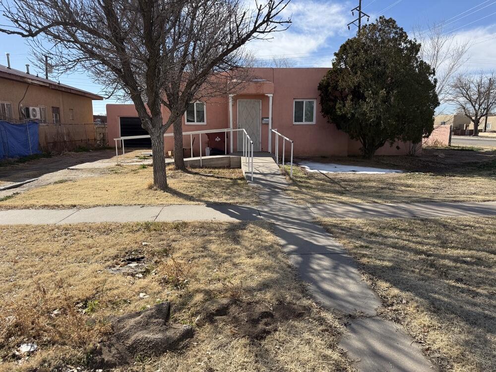 Photo - 223 Dalies Ave