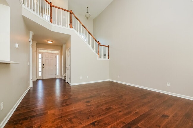 Photo - 377 Champions Dr