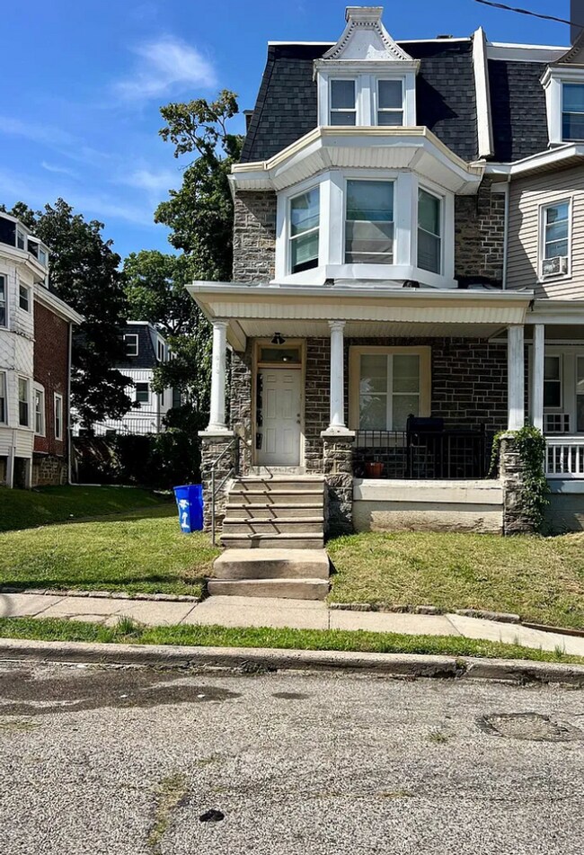 Building Photo - 513 Brinton St Unit 3rd Fl