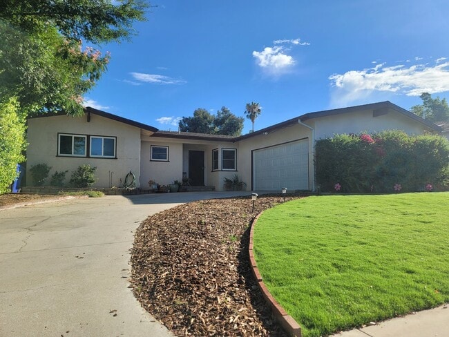 Building Photo - Single-Story 4-Bedroom Apartment in Yucaipa! Unit 34726