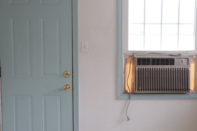 Photo - 5801 Douglas St Unit Apt 3