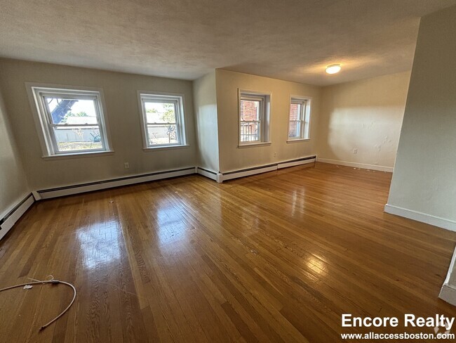 Building Photo - 312 Tappan St Unit 7C Rental