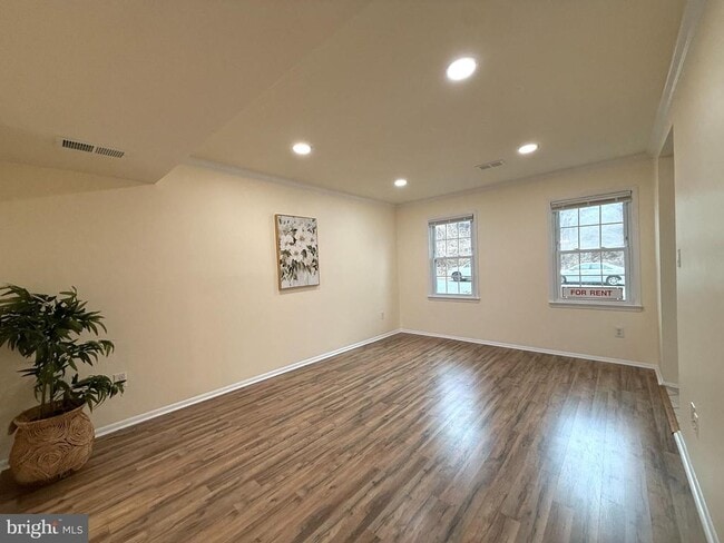 Photo - 5278 Lonsdale Dr