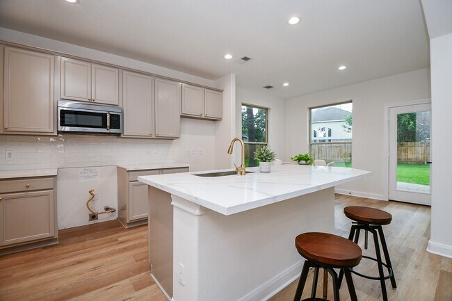 Photo - 18 Hadlock Pl