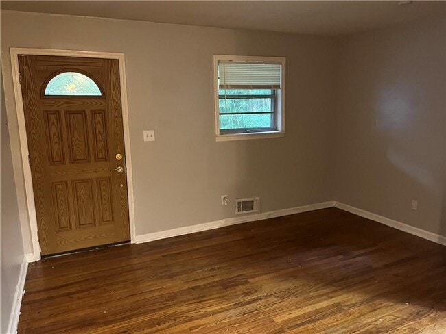 841 Larkin Ln