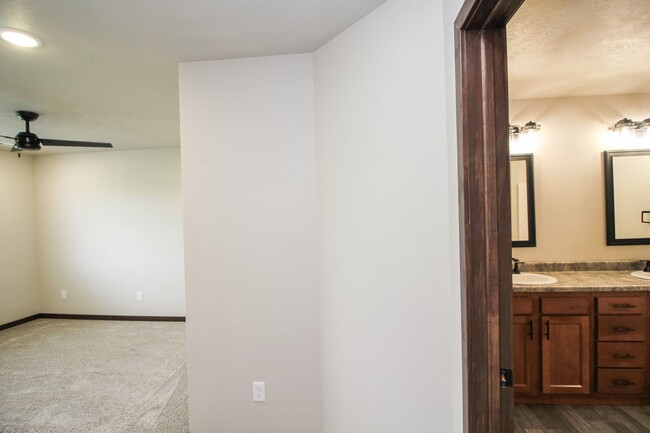 Photo - 600-620 W Samantha St Condo Unit 620-1 Samantha St
