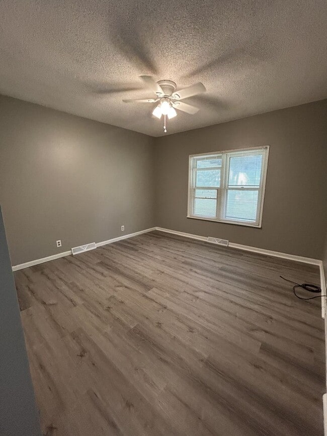 Photo - 806 W Kansas St