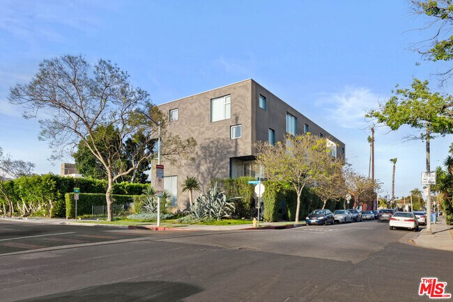 Photo - 7907 Willoughby Ave Unidad 4