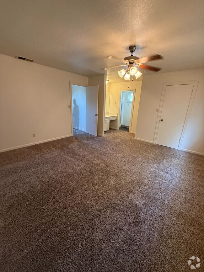 Building Photo - 1026 Springoak Way Rental