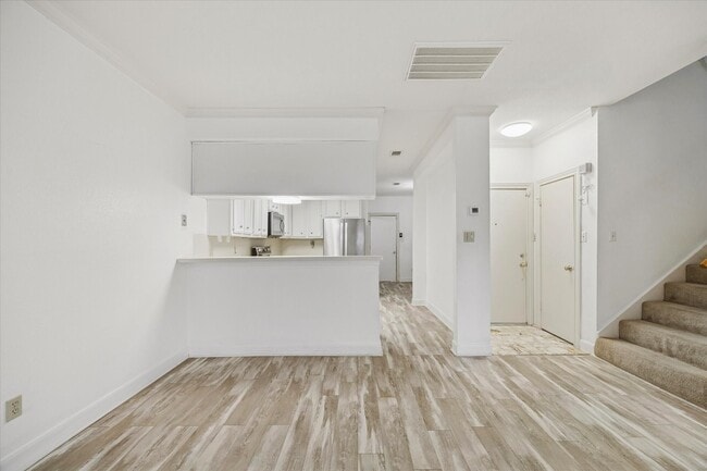 Building Photo - 880 Tully St Unit 13