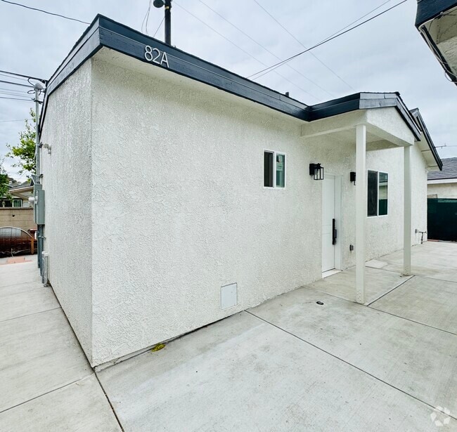 Building Photo - 82 W 49th St Rental