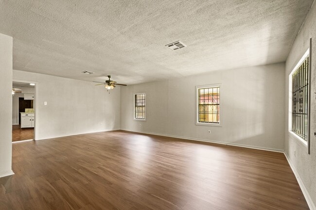 Building Photo - 2315 Leffingwell St Rental