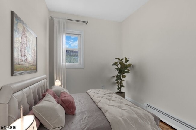 Photo - 633 McGillvray Pl