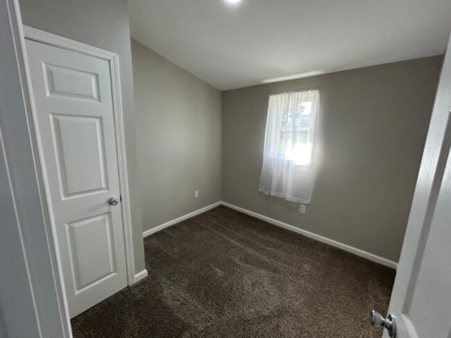 Photo - 138 N Main St