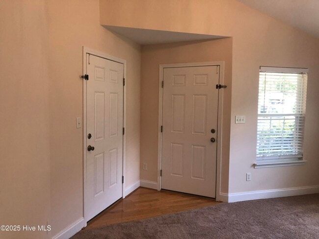 Photo - 135 Red Bird Ln