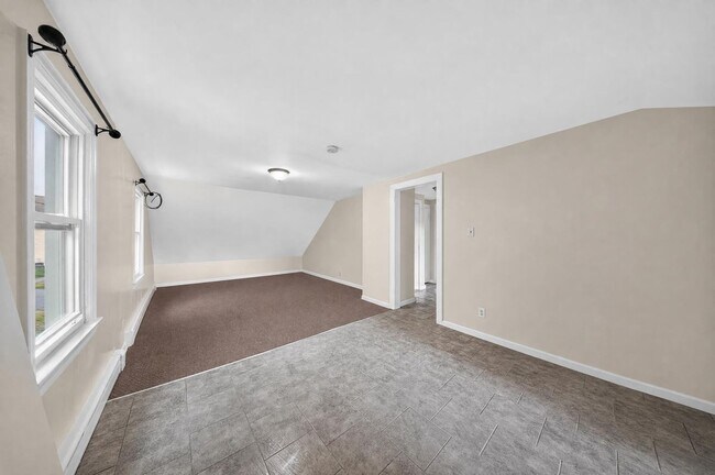 53 Mohican Ave Unit 2