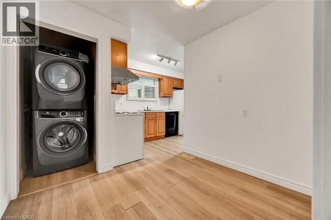Photo - 514 Fallingbrook Dr